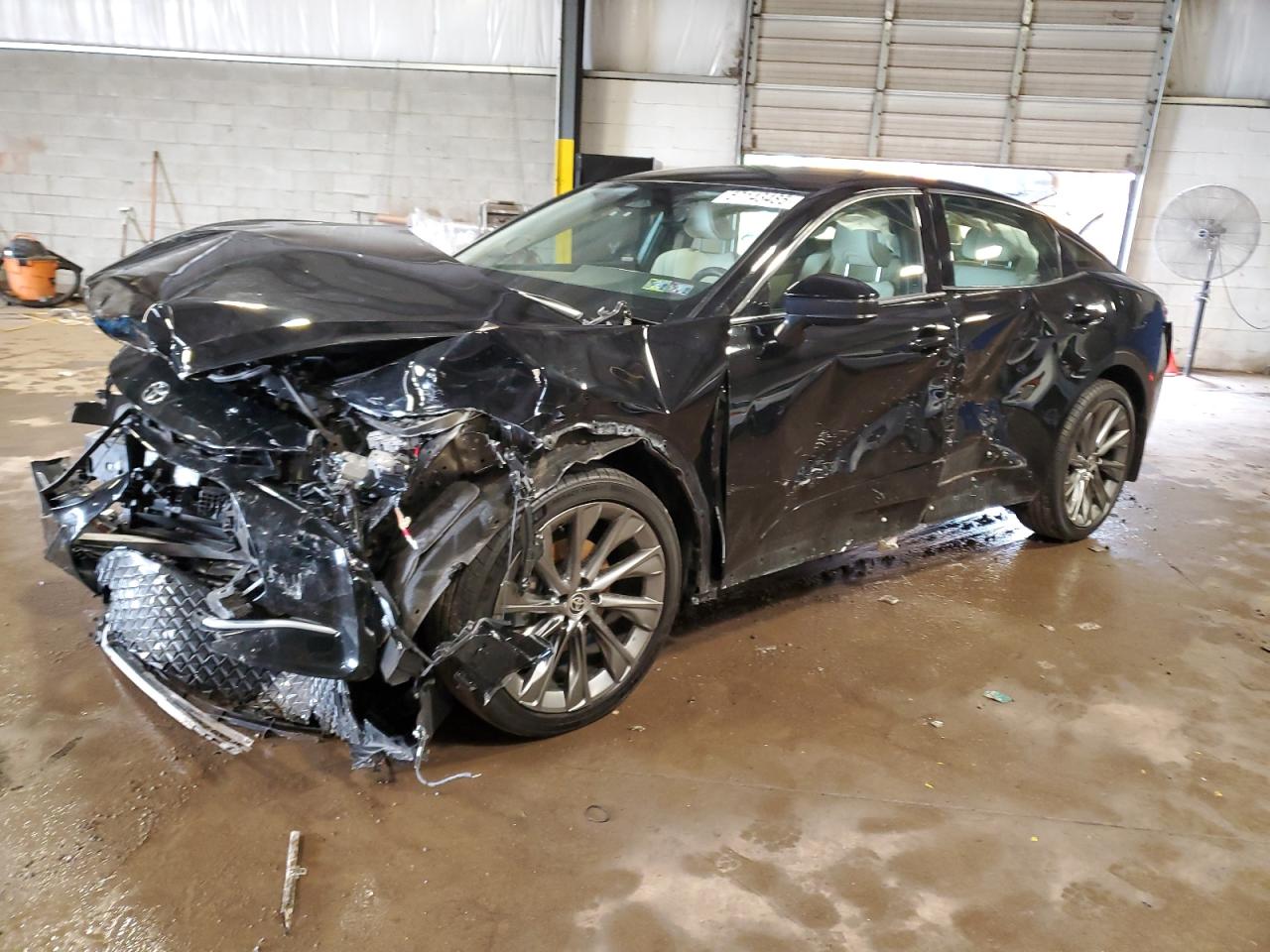  Salvage Toyota Crown Xle