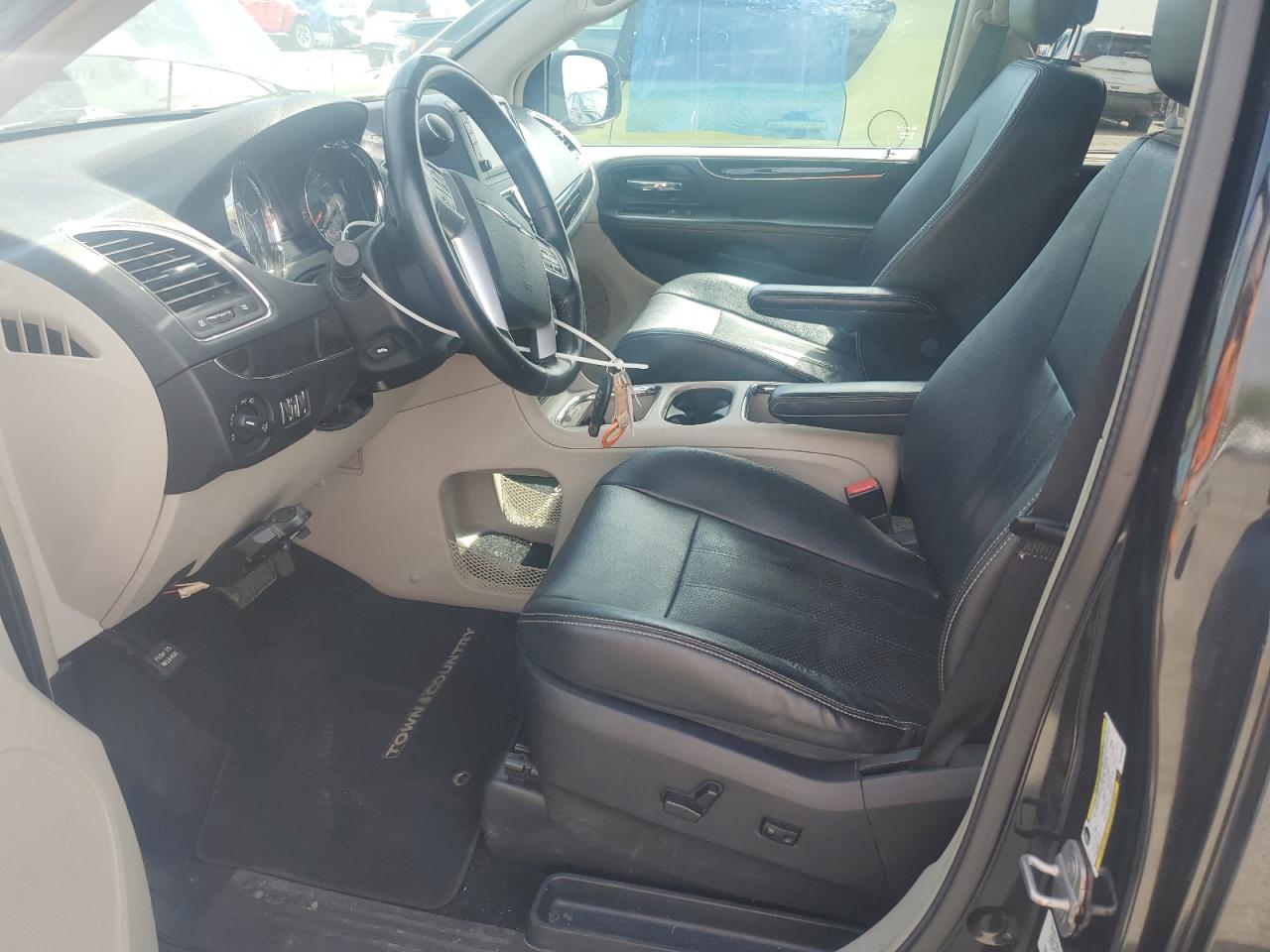 CHRYSLER TOWN & COUNTRY TOURING L