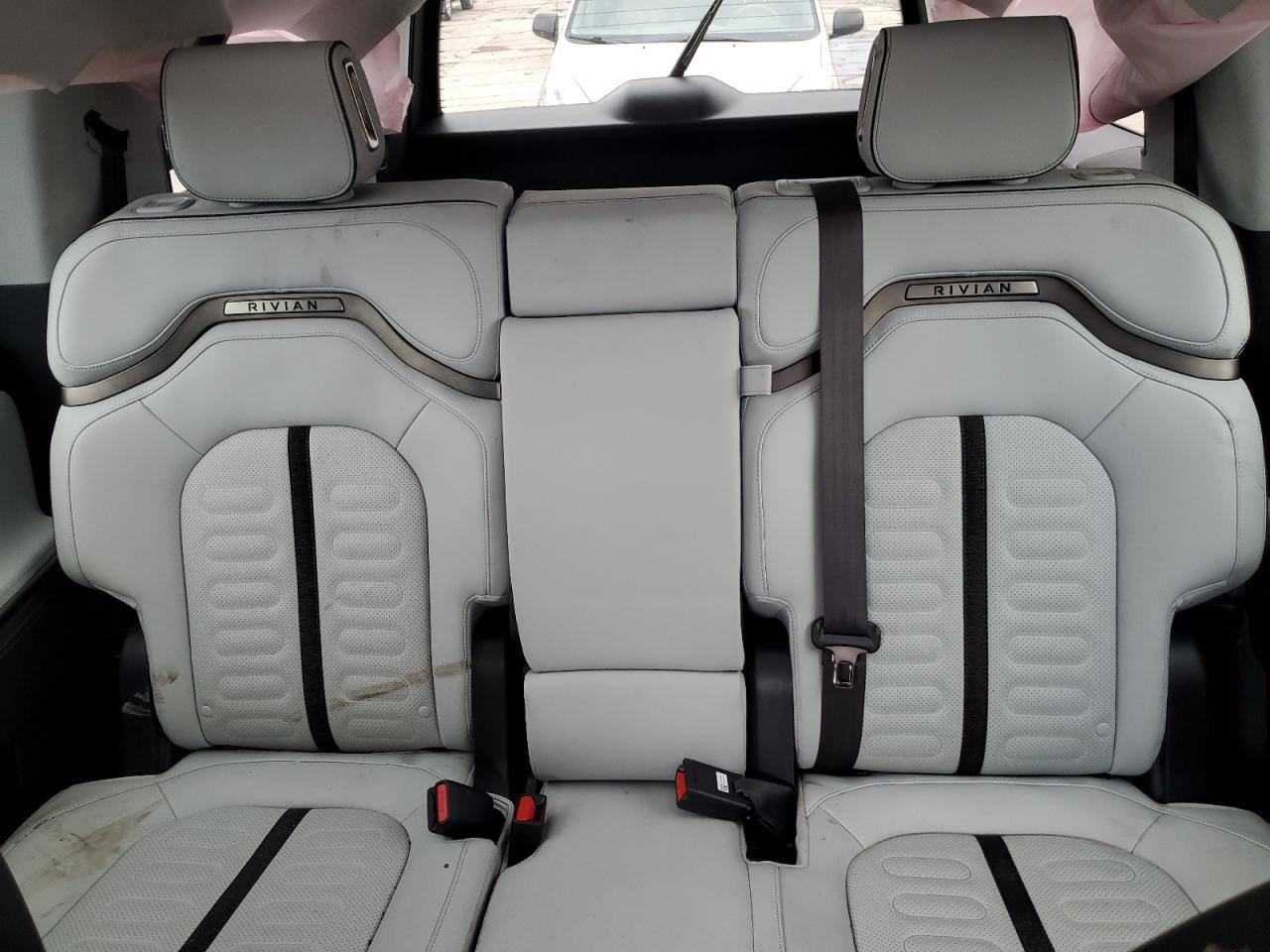 RIVIAN R1S ADVENTURE