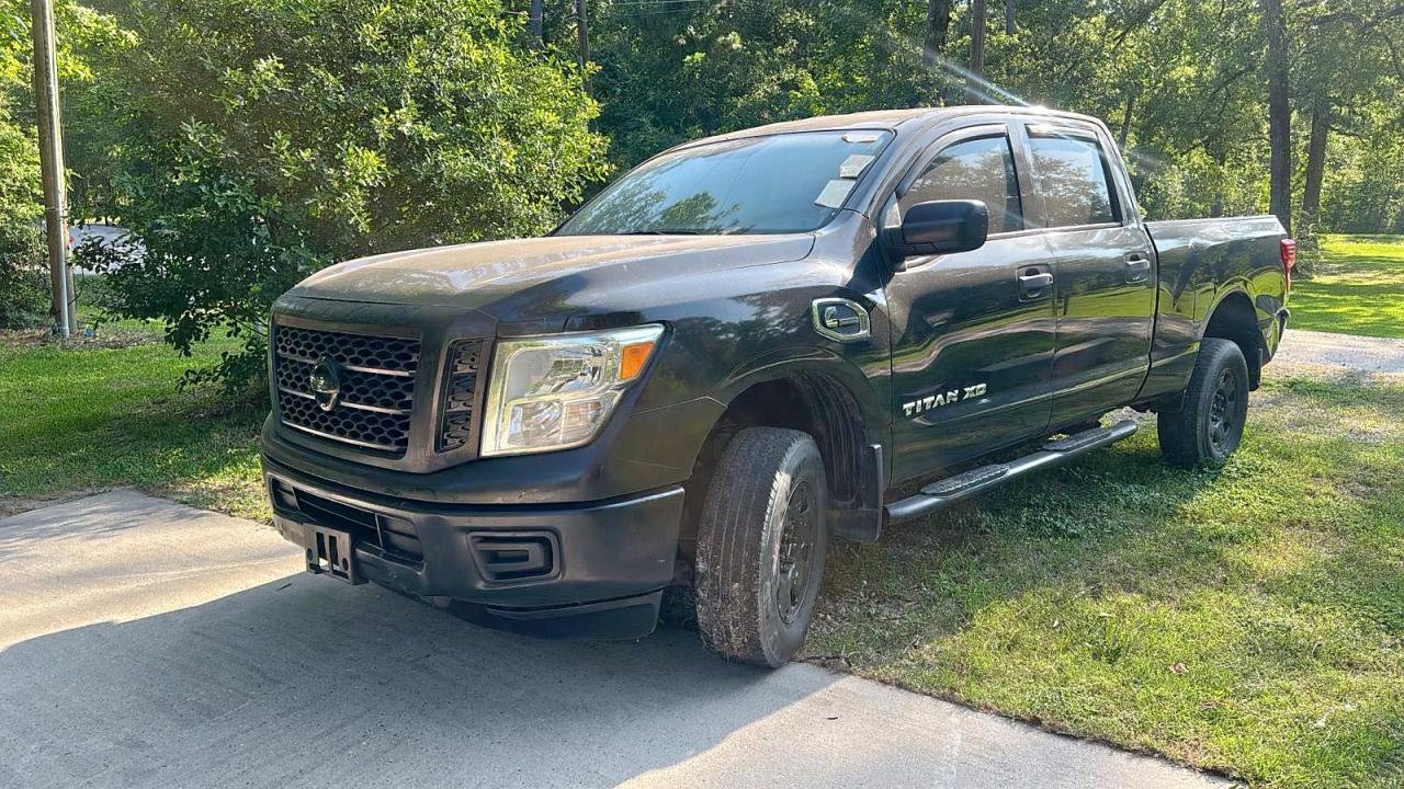 NISSAN TITAN S