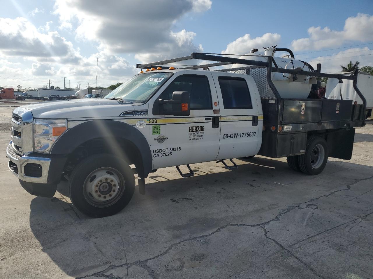 FORD F-550 SUPER DUTY