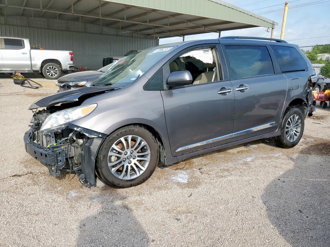 TOYOTA SIENNA XLE