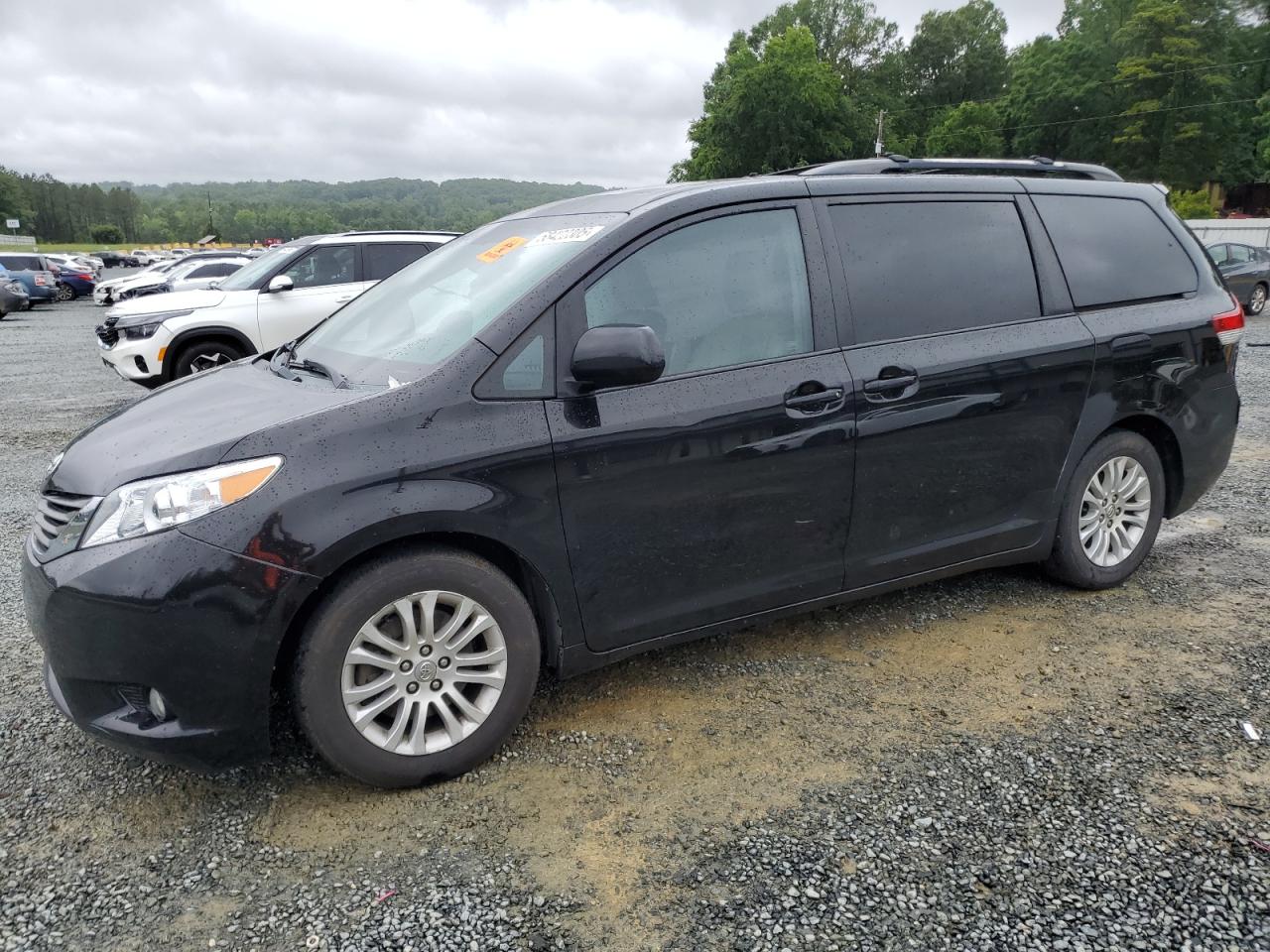 TOYOTA SIENNA XLE