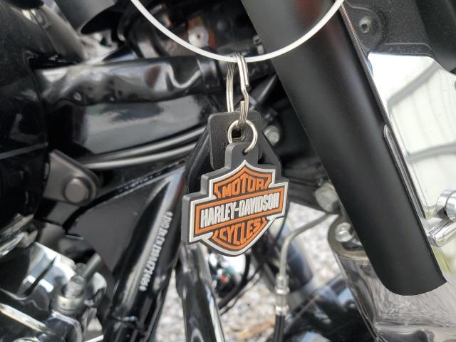 2011 HARLEY-DAVIDSON FLHTK 1HD1KEM18BB671405