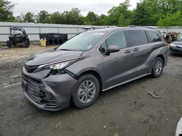 TOYOTA SIENNA LE