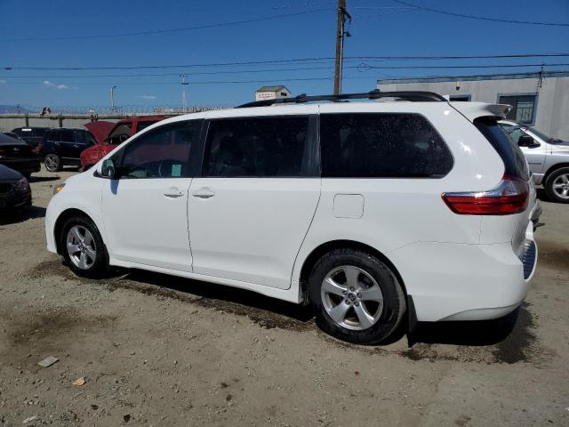 TOYOTA SIENNA LE 2018 white  gas 5TDKZ3DC8JS925810 photo #3
