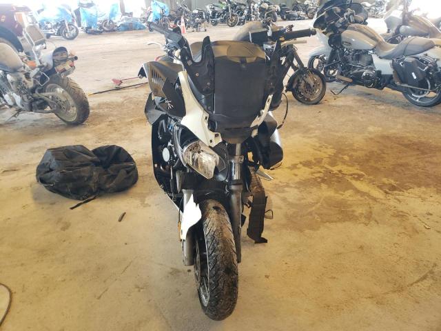 SUZUKI AN650 A 2011 white  gas JS1CP51B8B2101102 photo #3