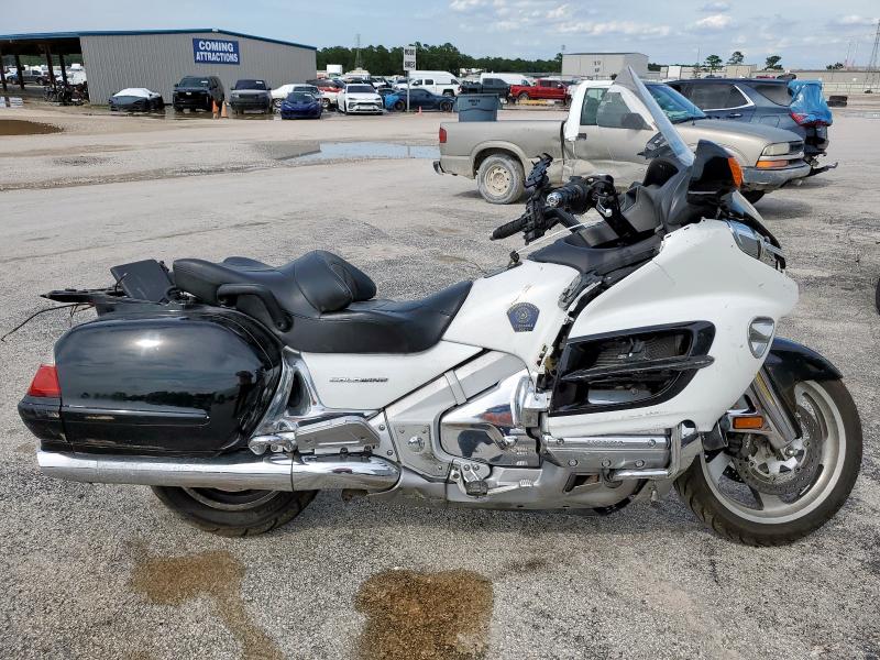 HONDA GL1800 2006 white  gas 1HFSC47H56A503860 photo #1