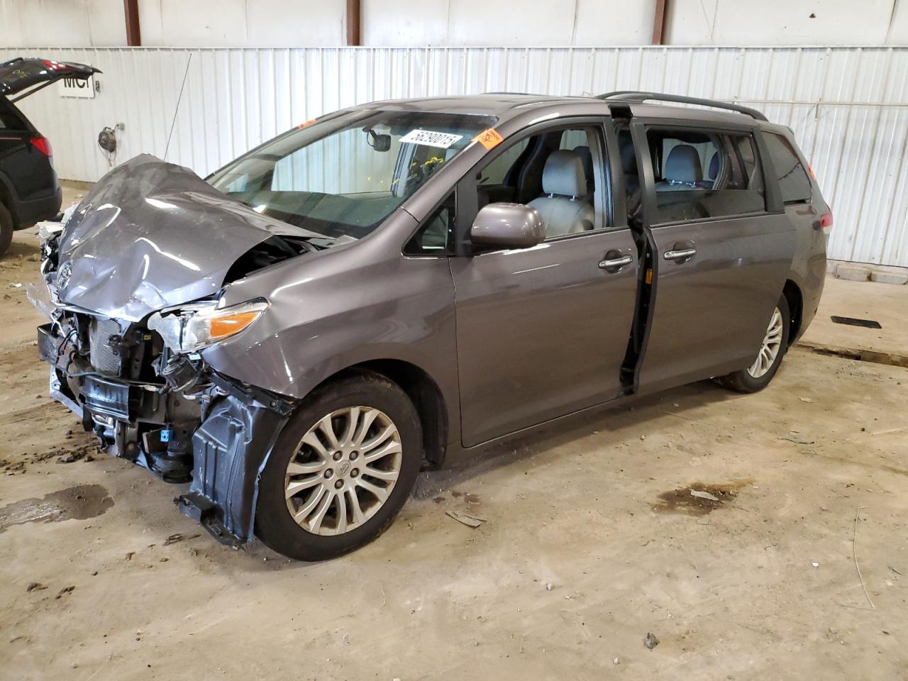 TOYOTA SIENNA XLE