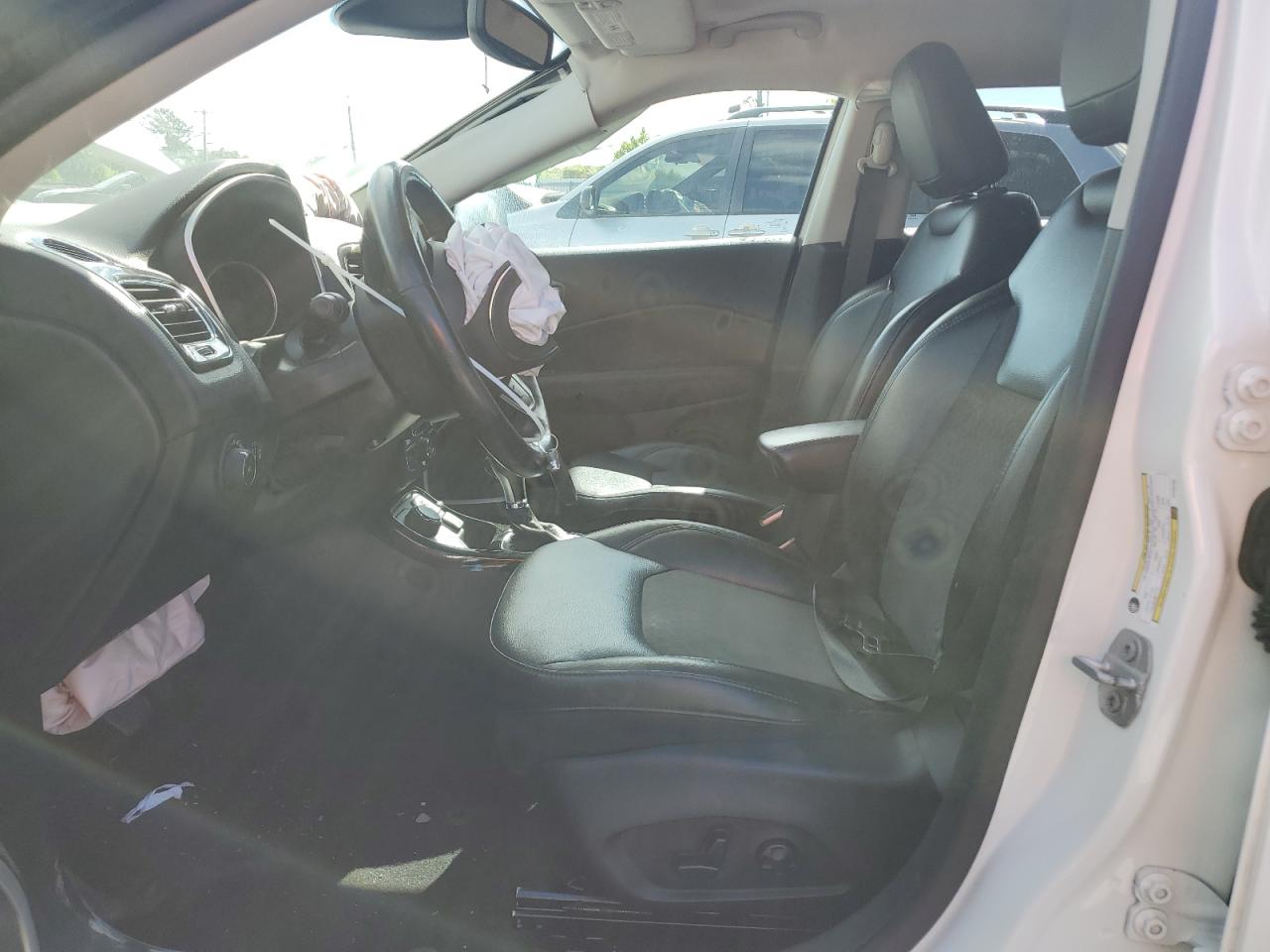 Lot #3246838821 2019 JEEP COMPASS LA