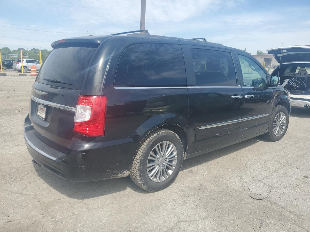 CHRYSLER TOWN & COUNTRY TOURING L