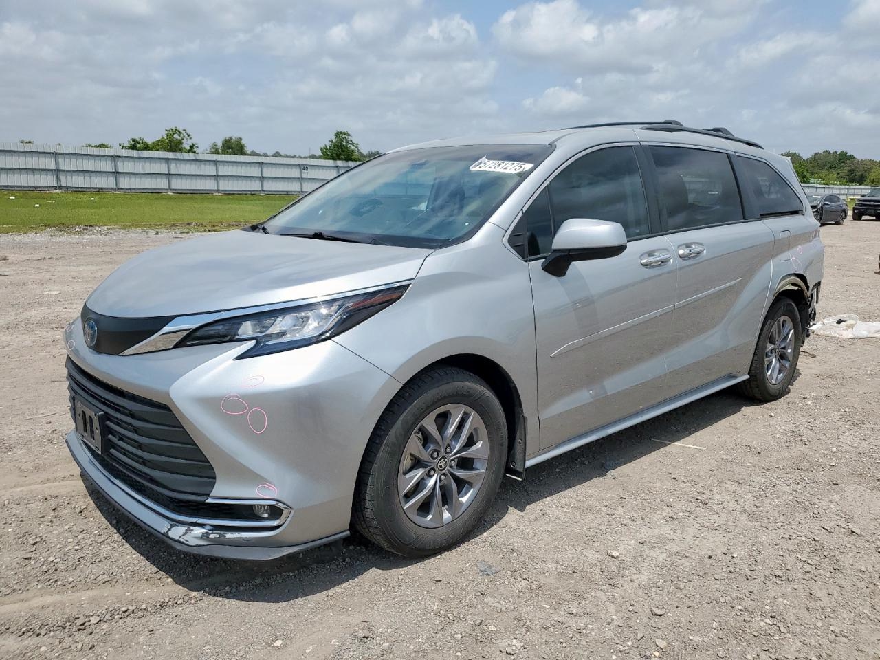 TOYOTA SIENNA XLE