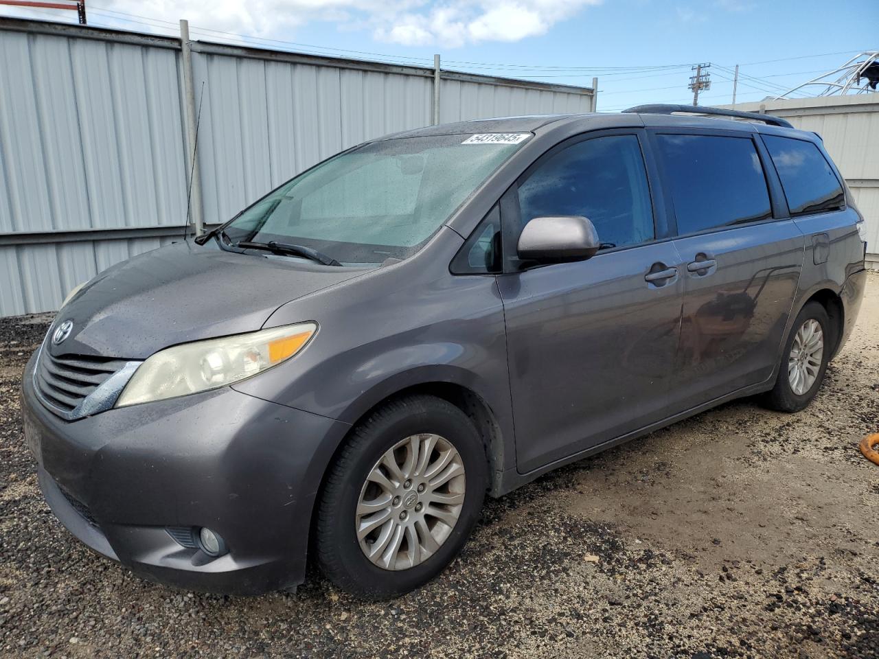 TOYOTA SIENNA XLE
