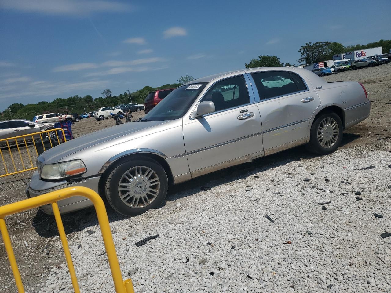 LINCOLN TOWN CAR SIGNATURE LIMITED
