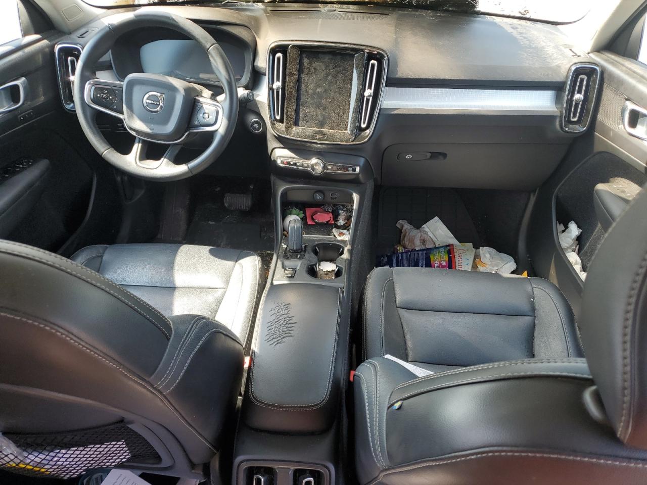 VOLVO XC40 T5 MOMENTUM