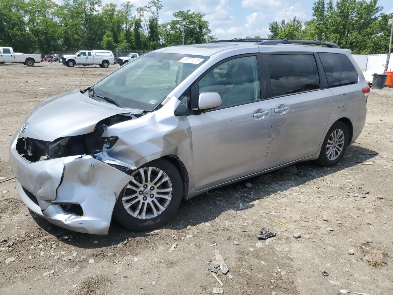 TOYOTA SIENNA XLE