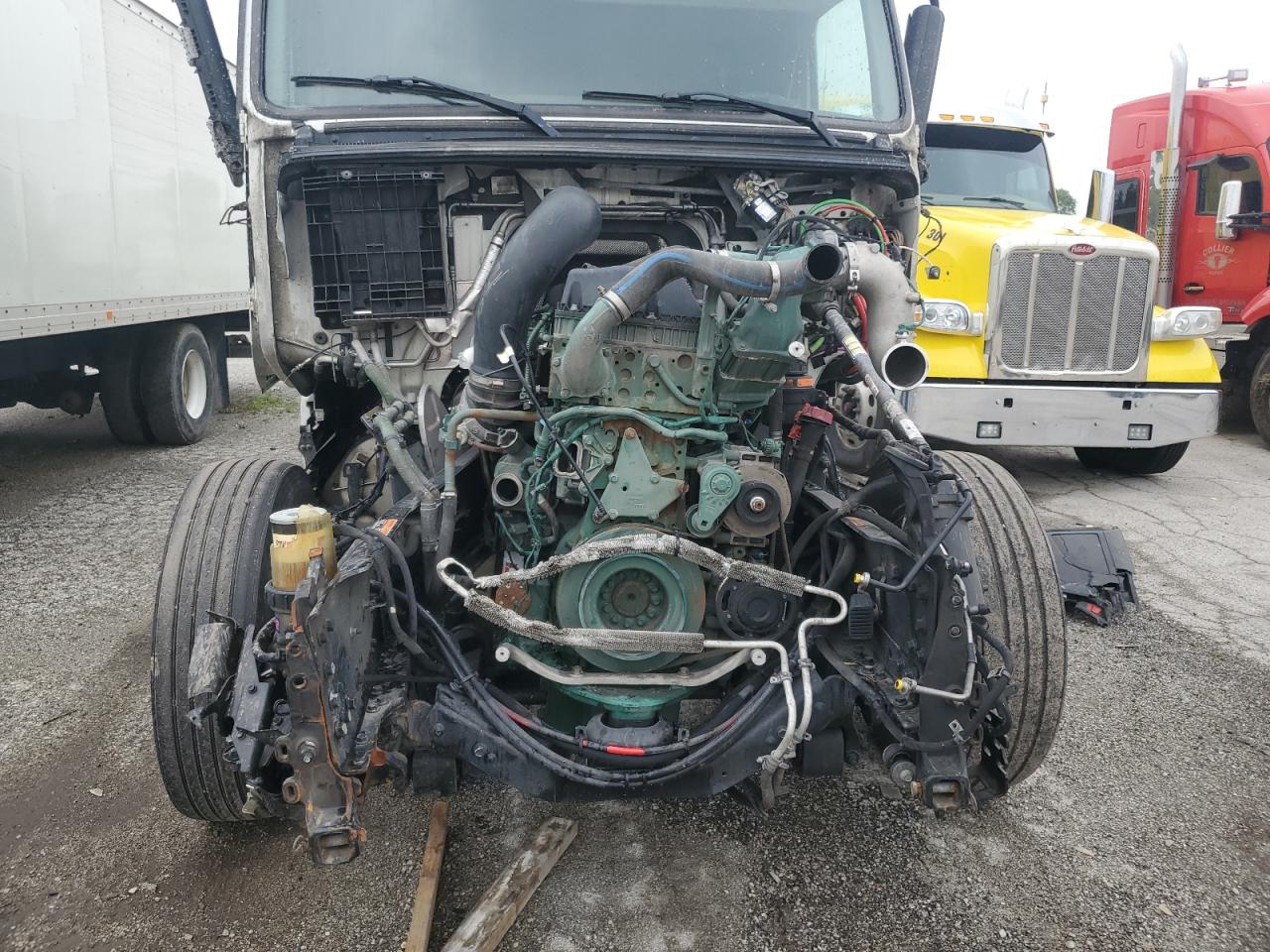 Lot #3222030174 2023 VOLVO VN VNL