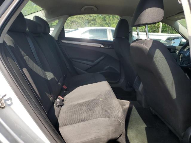 2015 VOLKSWAGEN PASSAT S - 1VWAT7A32FC044082