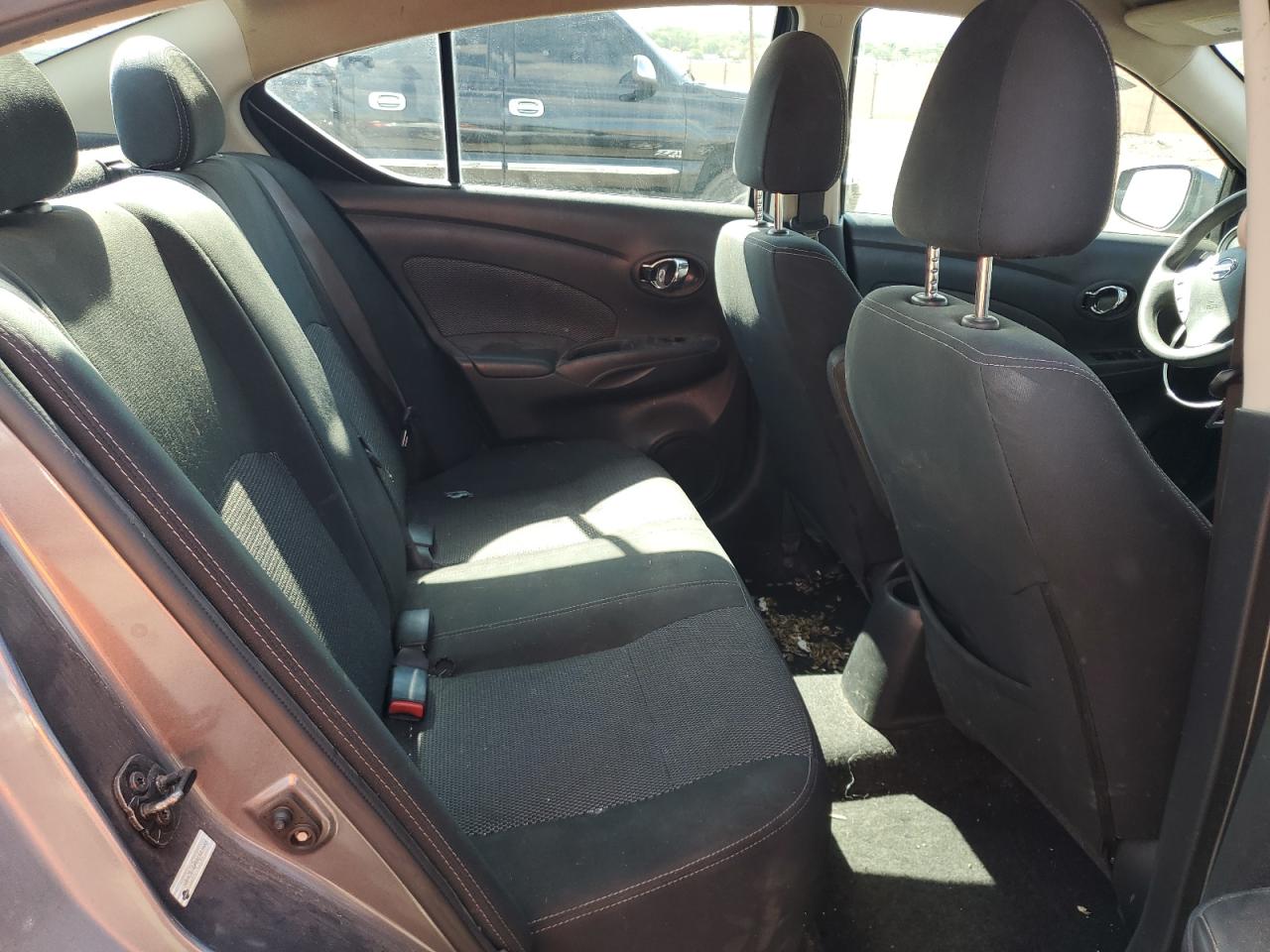NISSAN VERSA S