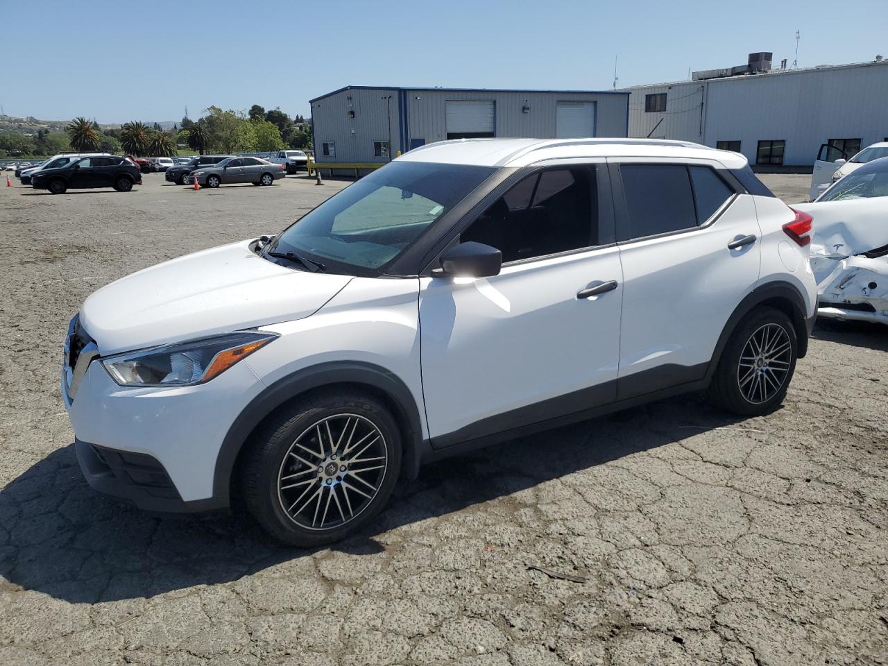 NISSAN KICKS S