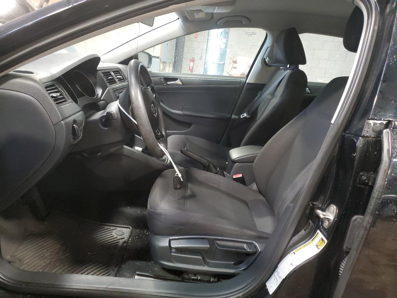 VOLKSWAGEN JETTA BASE