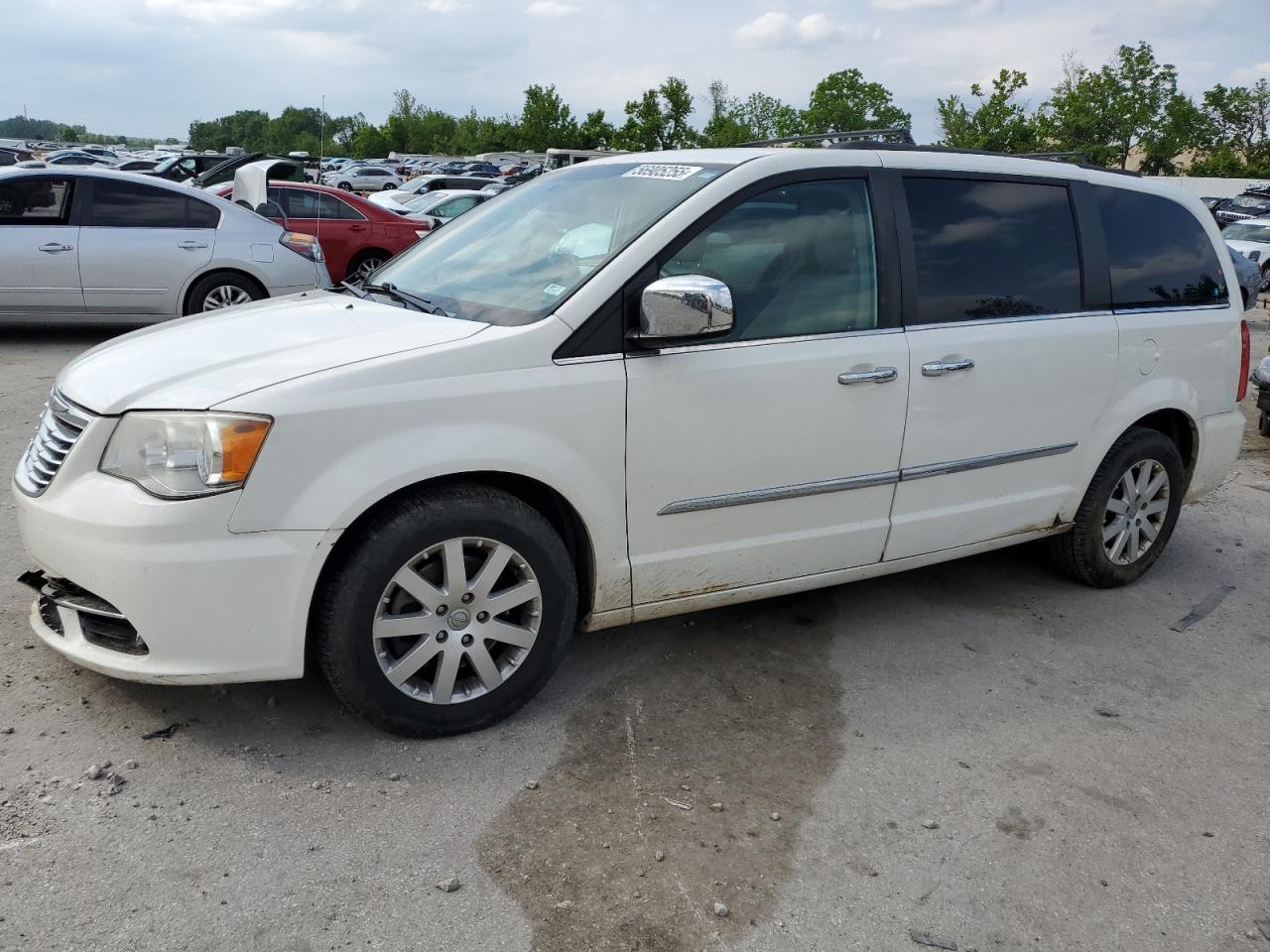 CHRYSLER TOWN & COUNTRY TOURING L
