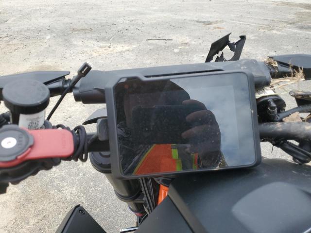 2024 KTM 1290 SUPER - VBKV39409RM989710