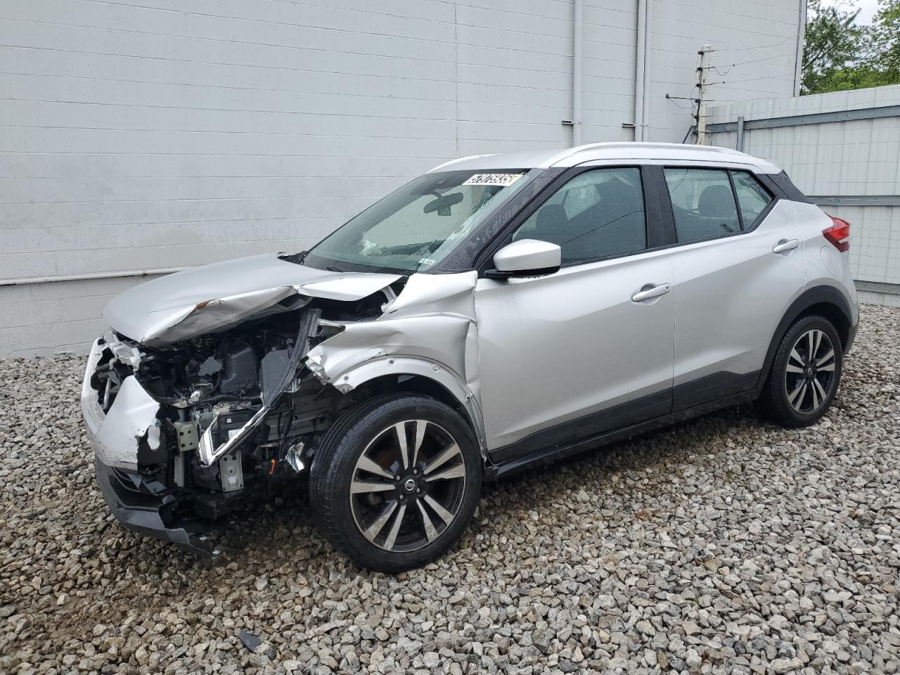  Salvage Nissan Kicks