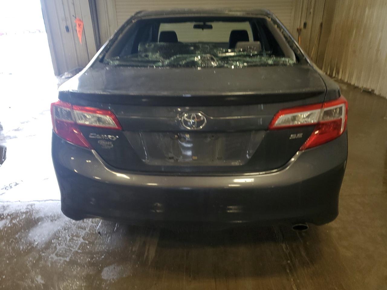 TOYOTA CAMRY BASE