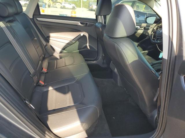 2017 VOLKSWAGEN PASSAT R-L 1VWDT7A37HC068684
