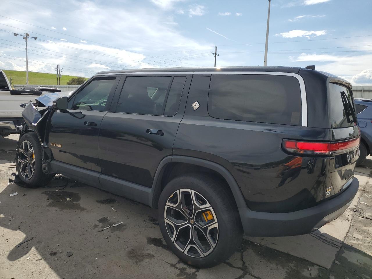 RIVIAN R1S ADVENTURE