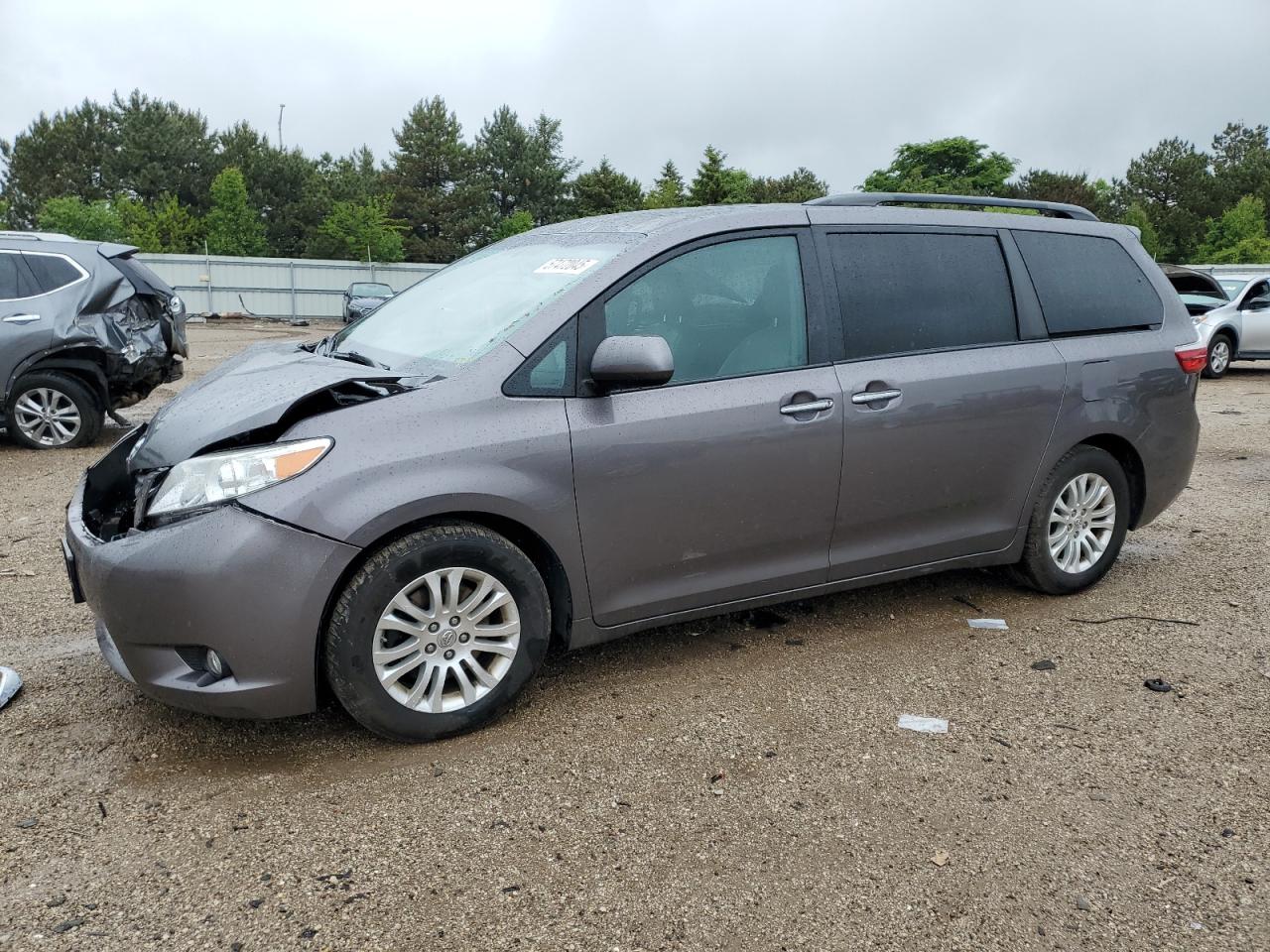 TOYOTA SIENNA XLE