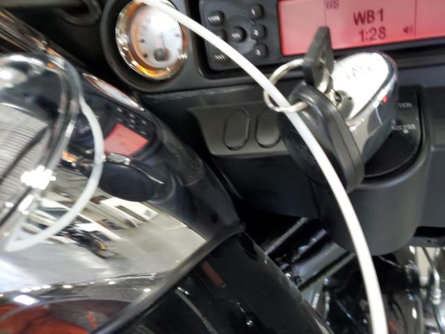 2011 HARLEY-DAVIDSON FLHX 1HD1KBM19BB647984