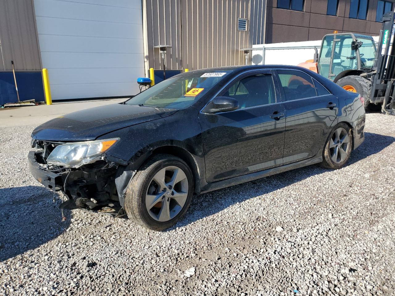 TOYOTA CAMRY BASE