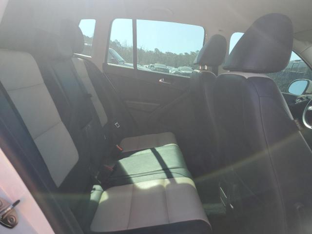 2016 VOLKSWAGEN TIGUAN S - WVGAV7AX7GW586239