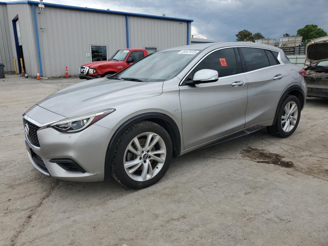 INFINITI QX30 BASE