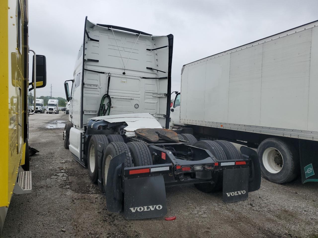 Lot #3222030174 2023 VOLVO VN VNL