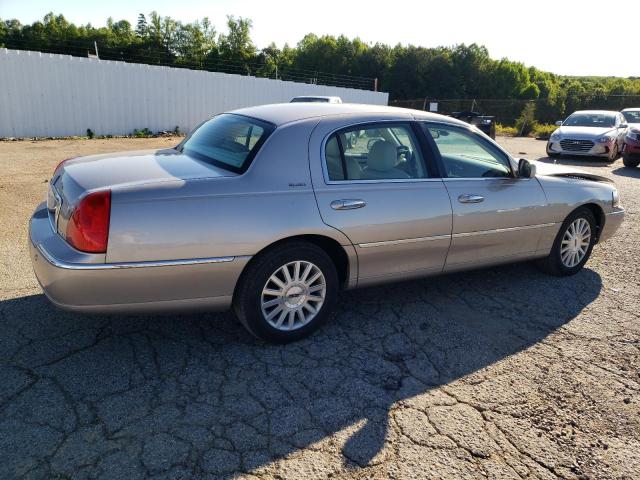 LINCOLN TOWN CAR S 2003 gold  gas 1LNHM82W43Y703237 photo #4