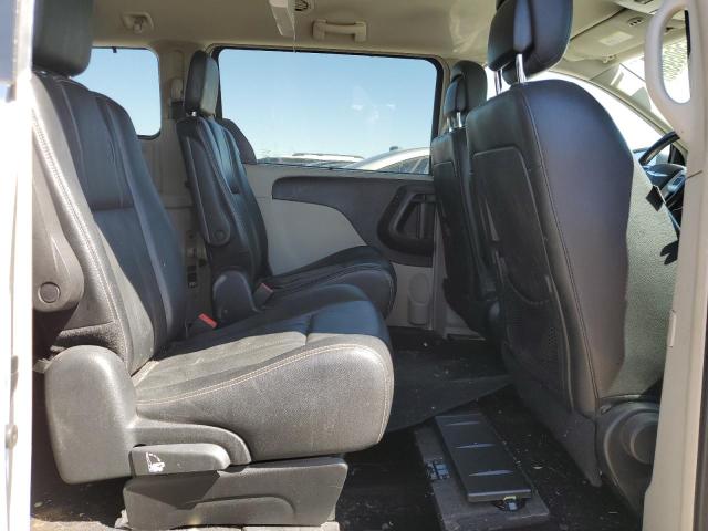 2015 CHRYSLER TOWN & COU - 2C4RC1BGXFR589555