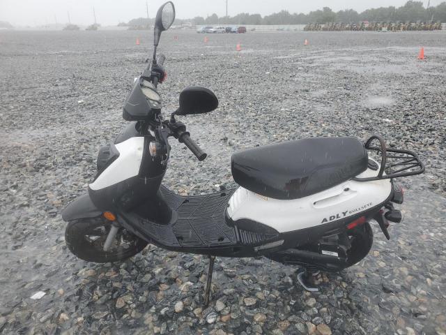 OTHER MOTORCYCLE SCOOTER 2017 white   RFLDC0513HA006115 photo #4