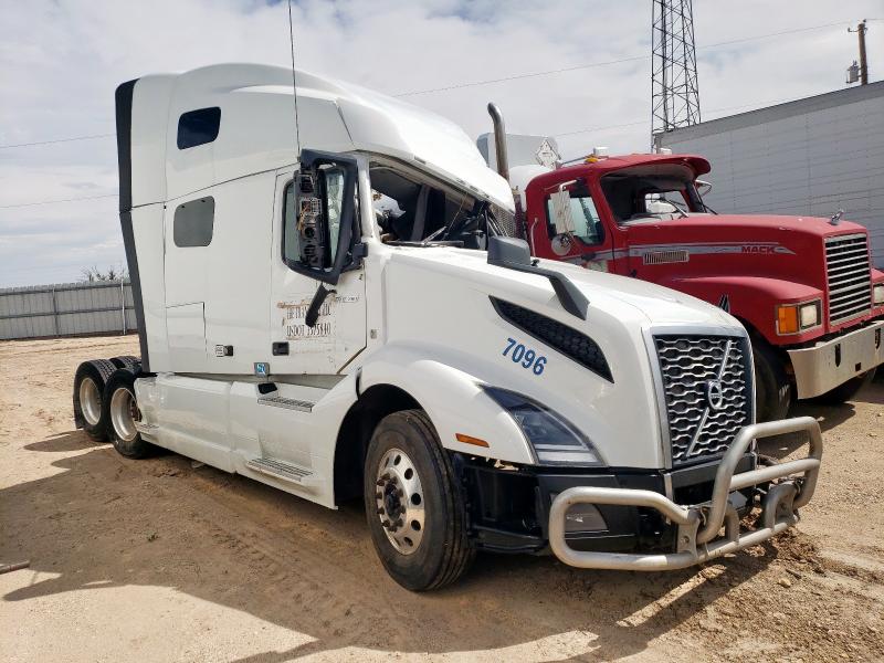 Global Auto Auctions: 2022 VOLVO VNL