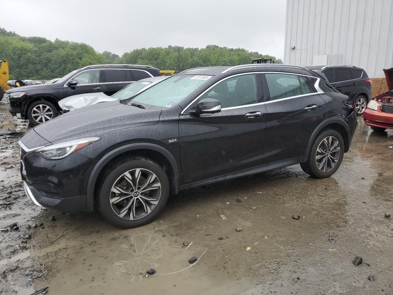 INFINITI QX30 LUXE