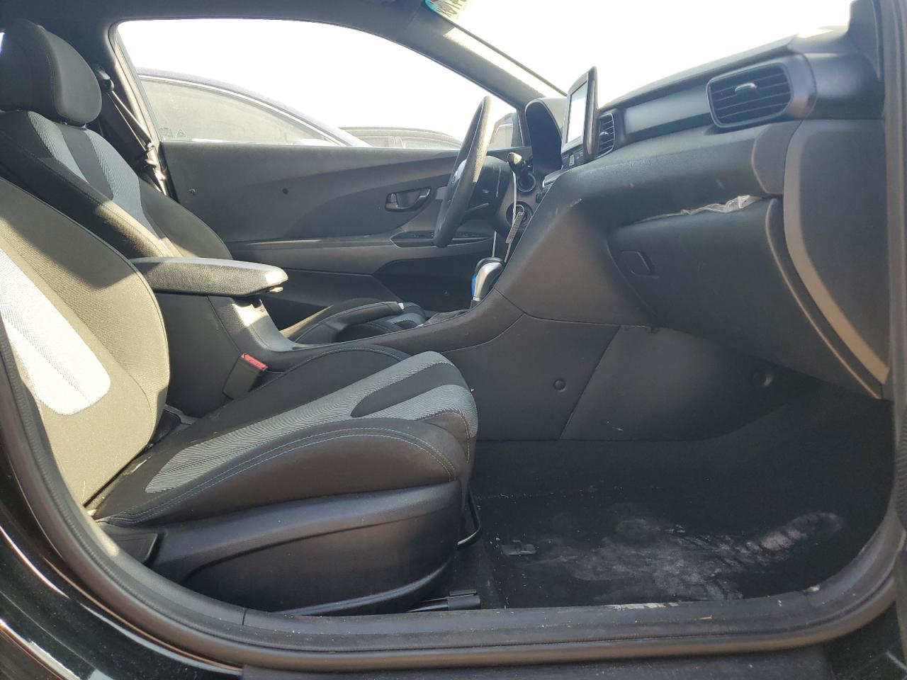 HYUNDAI VELOSTER BASE