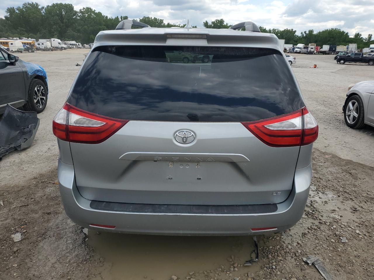 Lot #3294712145 2019 TOYOTA SIENNA LE