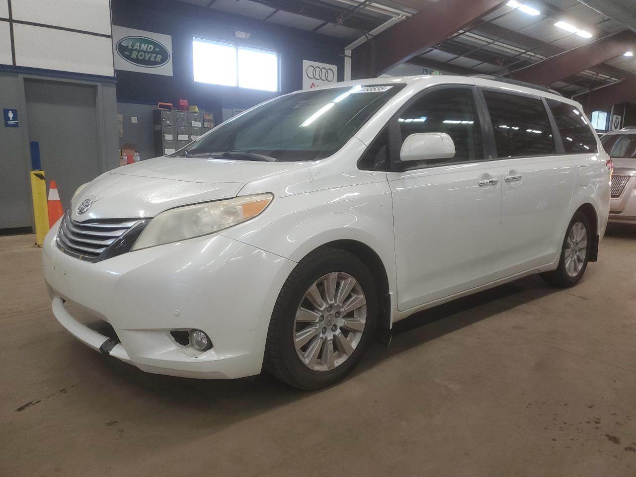 TOYOTA SIENNA XLE