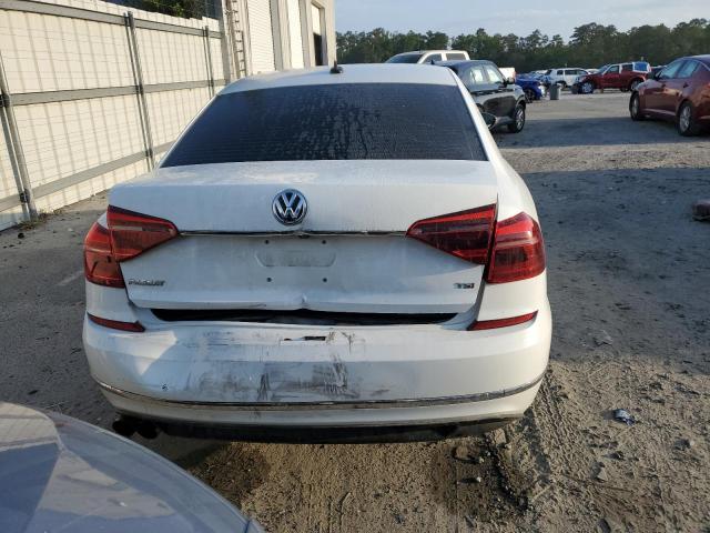 2017 VOLKSWAGEN PASSAT R-L - 1VWDT7A33HC075132