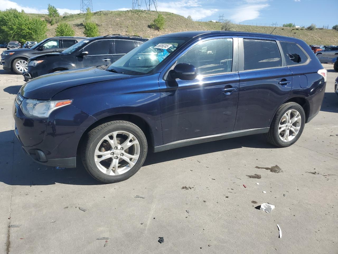 MITSUBISHI OUTLANDER SE