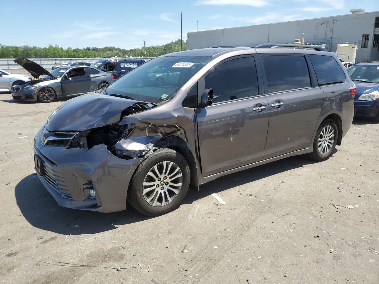 TOYOTA SIENNA XLE