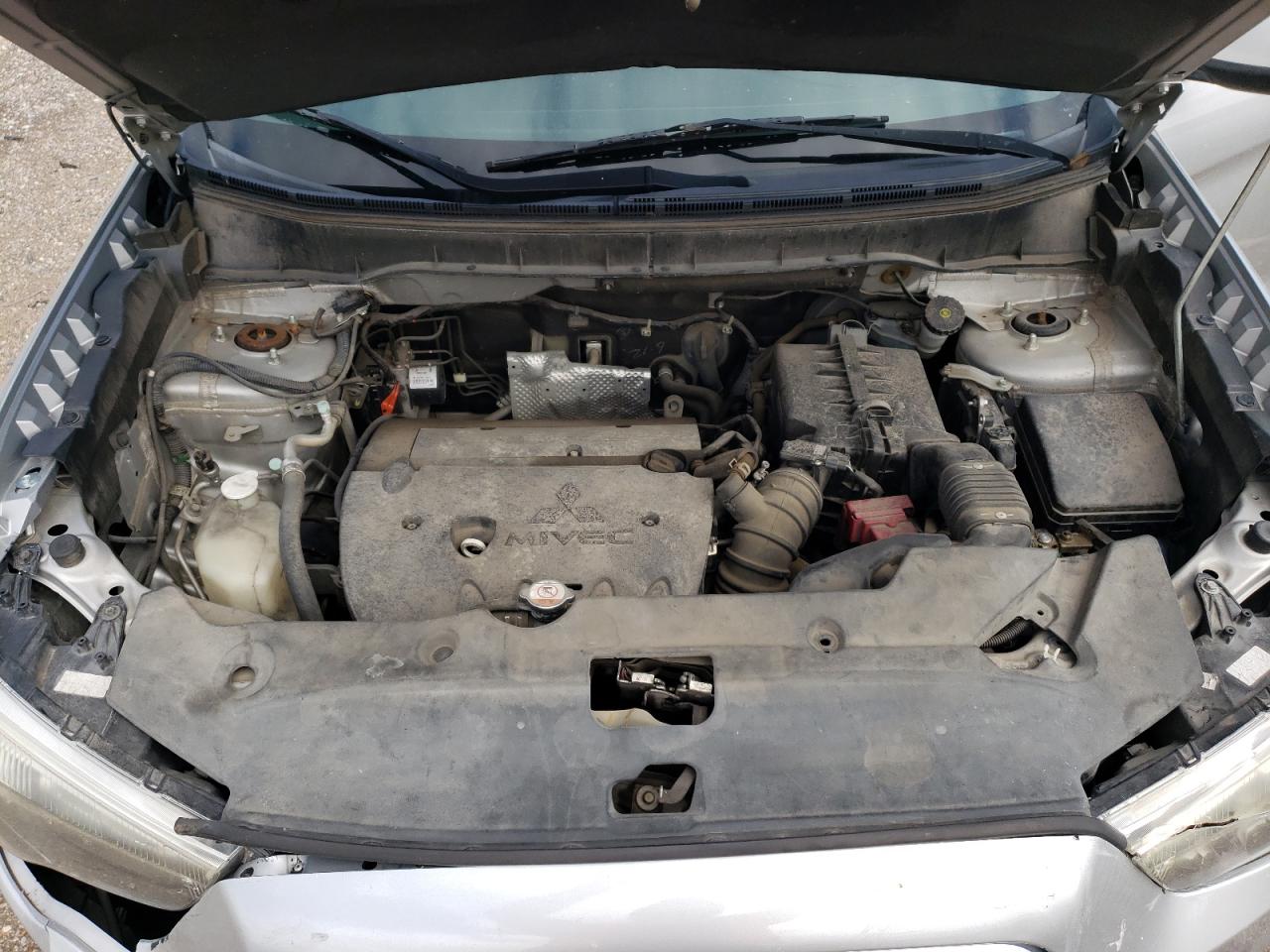 MITSUBISHI OUTLANDER SE