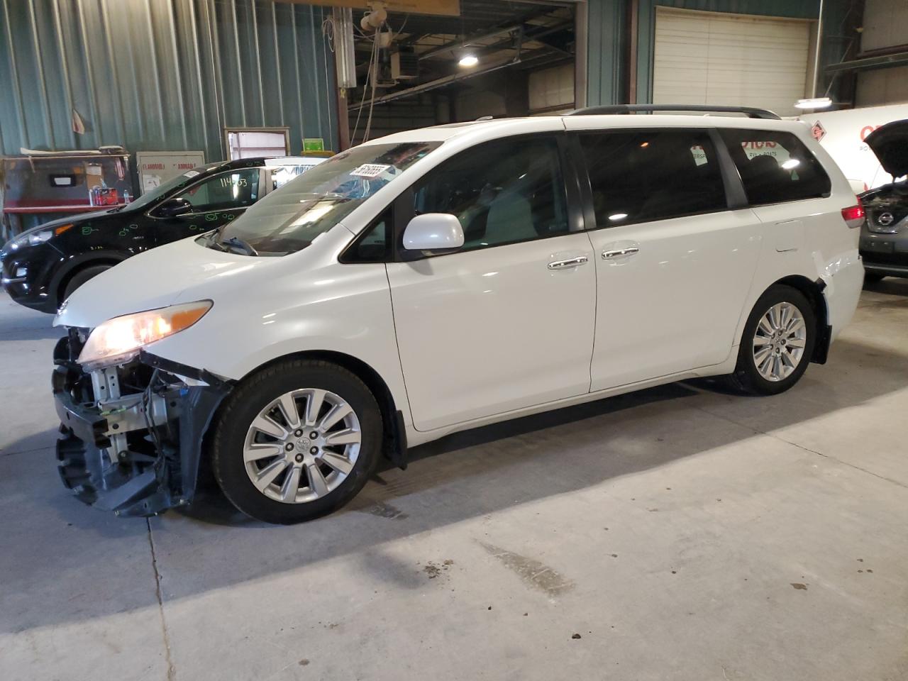 TOYOTA SIENNA XLE